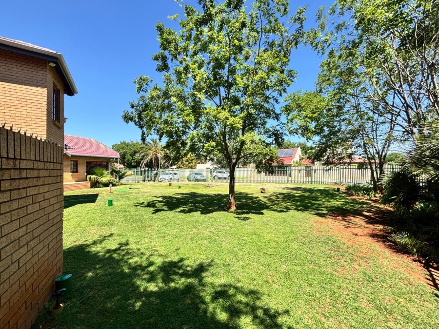 3 Bedroom Property for Sale in Mooivallei Park North West